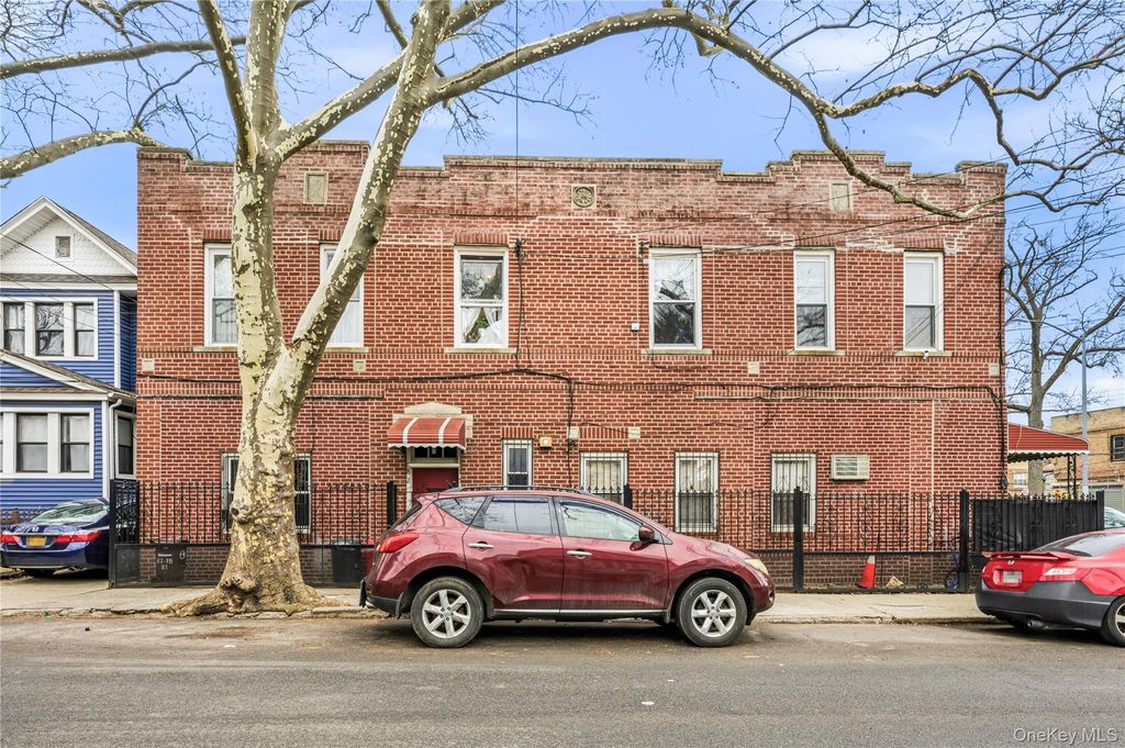 Photo of 82-15 91 Avenue, Woodhaven, NY 11421 (MLS # 951693)