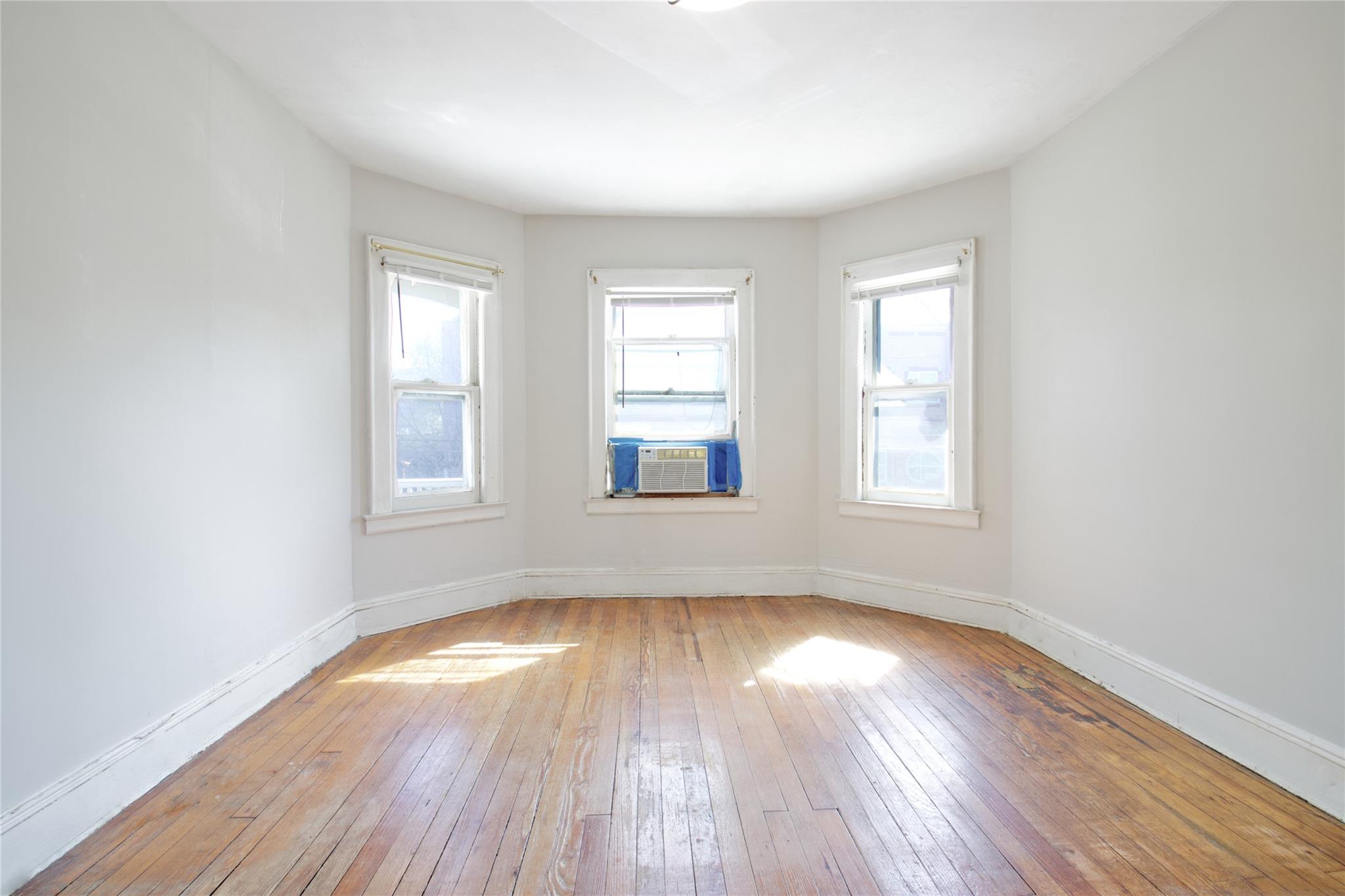 8746 117th Street, Richmond Hill, New York image 22