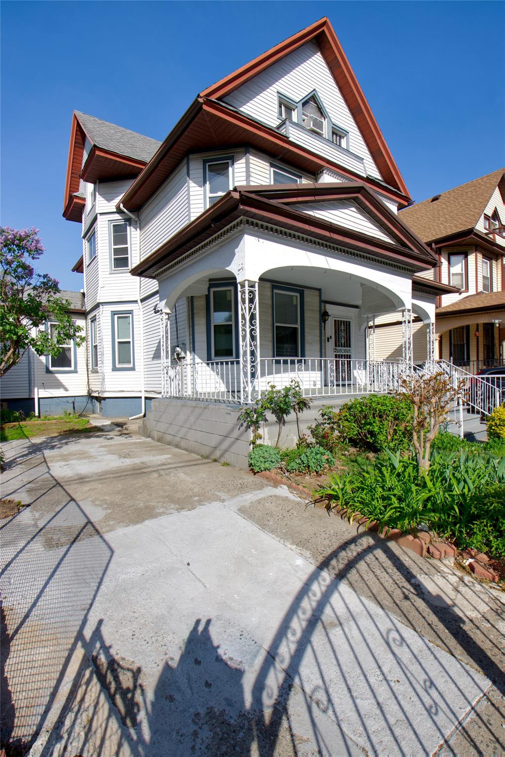 8746 117th Street, Richmond Hill, New York image 4