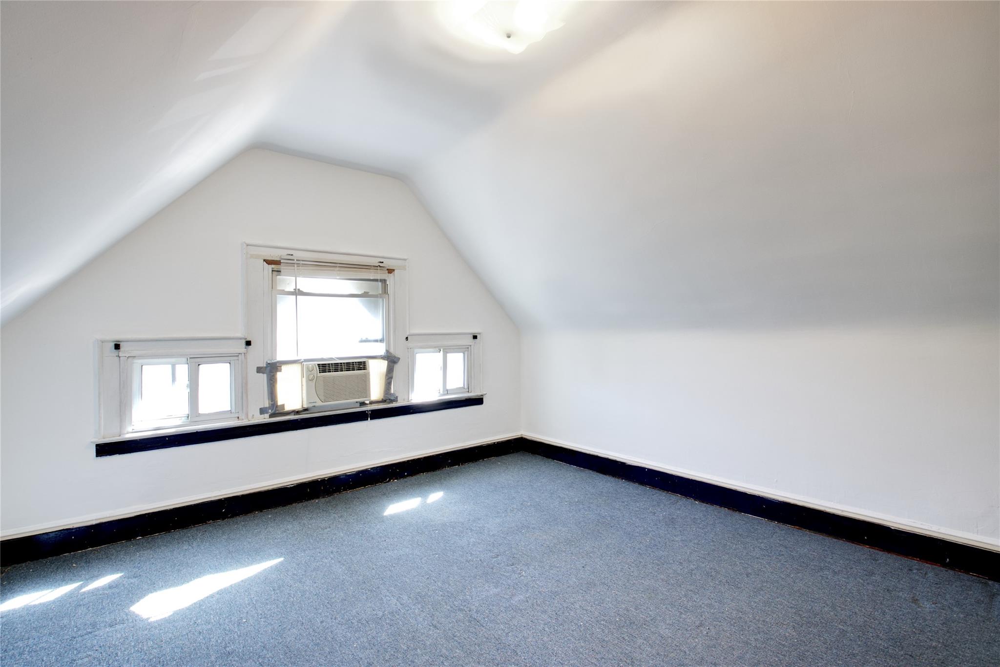 8746 117th Street, Richmond Hill, New York image 29