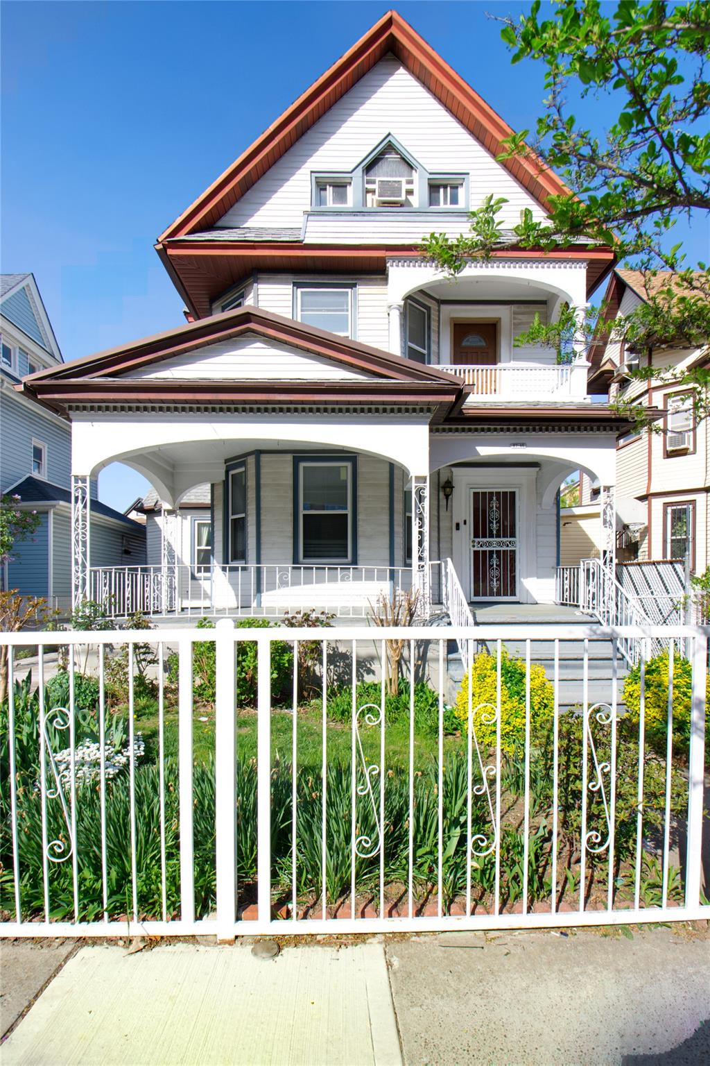 Property for Sale at 117th Street, Richmond Hill, Queens, NY - Bedrooms: 6 
Bathrooms: 3 
Rooms: 11  - $915,000