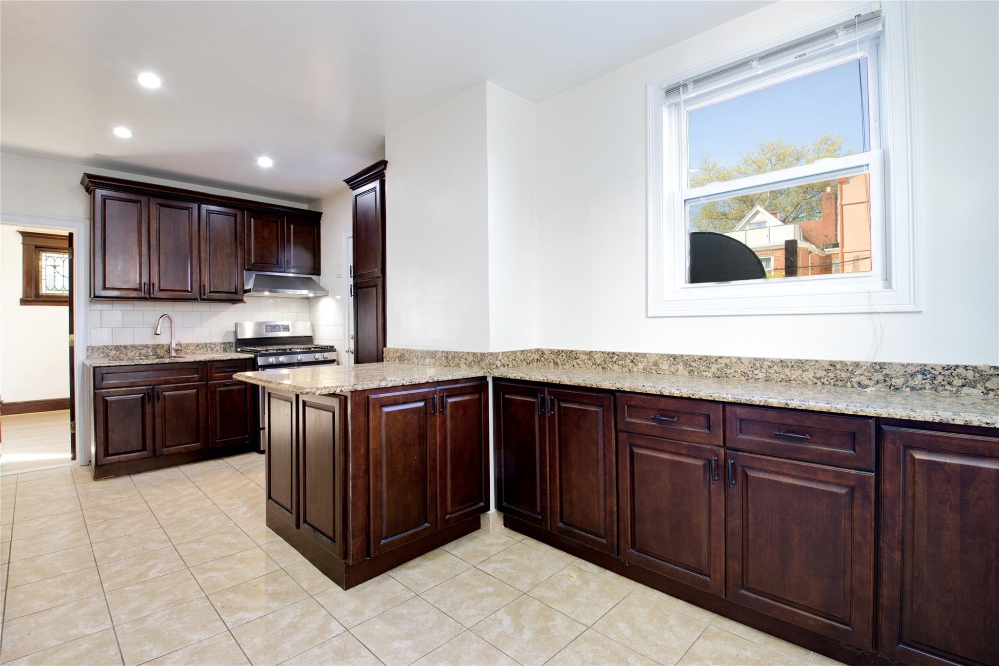 8746 117th Street, Richmond Hill, New York image 17