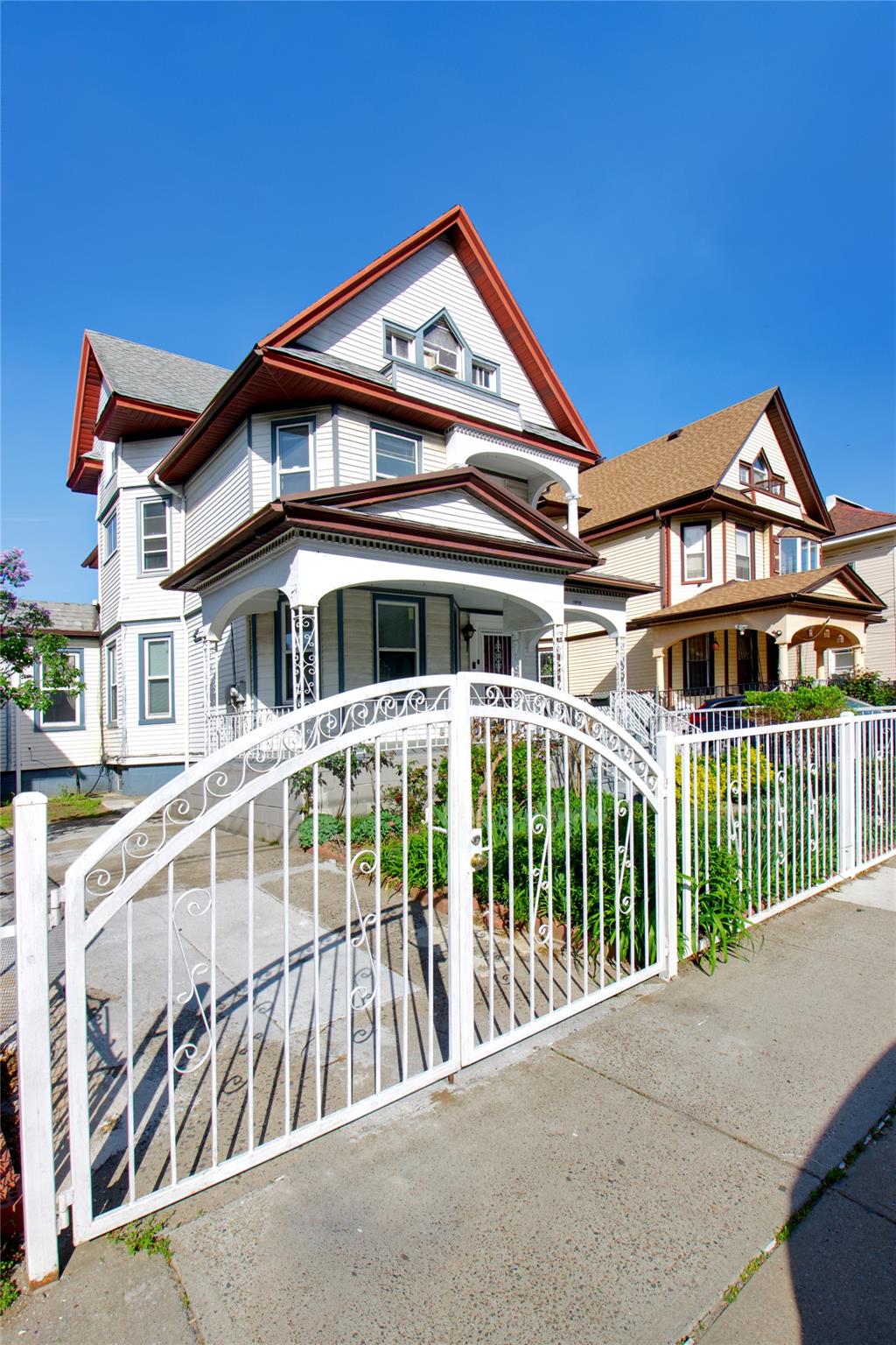 8746 117th Street, Richmond Hill, New York image 3