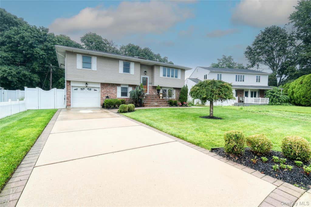 Photo of 1352 Estelle Court, Seaford, NY 11783 (MLS # 1028117)