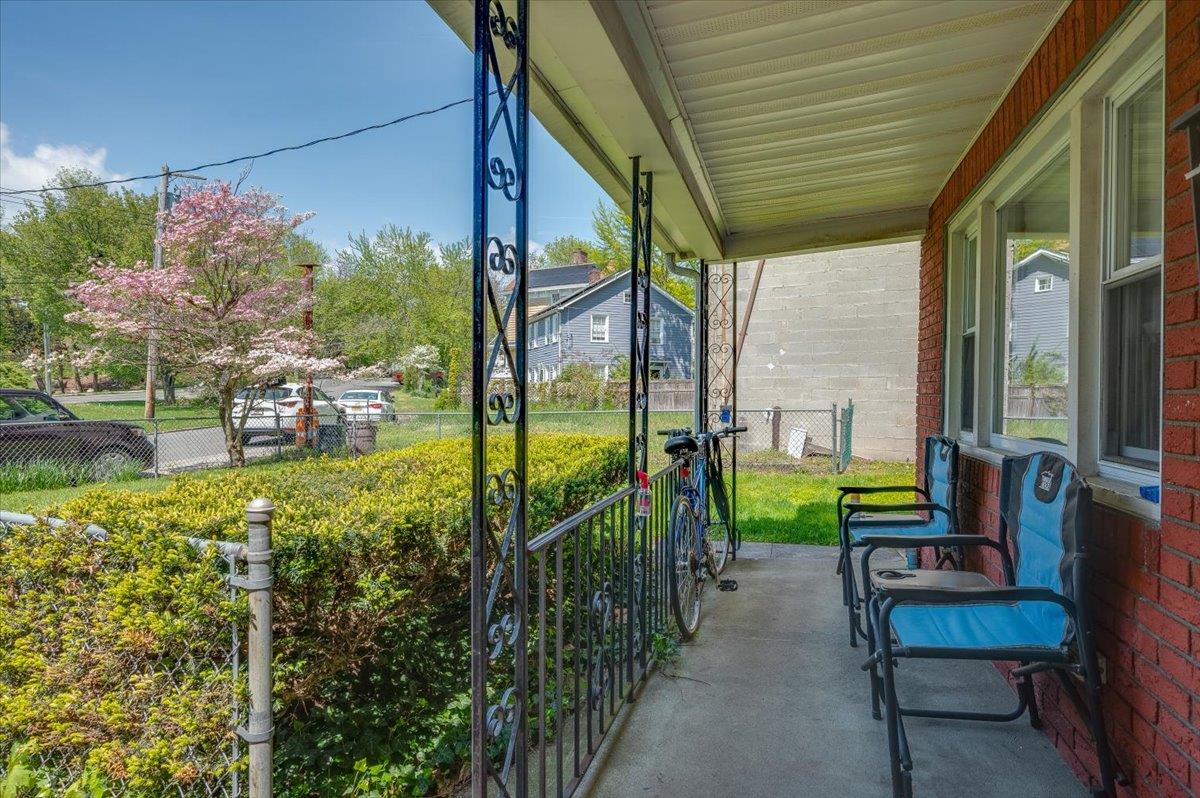 Rental Property at Broadway, Hastings-On-Hudson, New York - Bedrooms: 4 
Bathrooms: 2 
Rooms: 7  - $4,995 MO.
