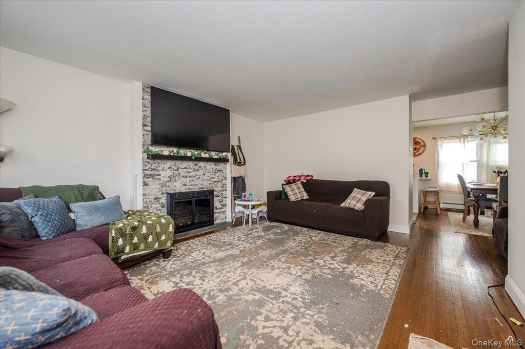 Photo of 18 Cambridge Drive, Babylon, NY 11702 (MLS # 973734)