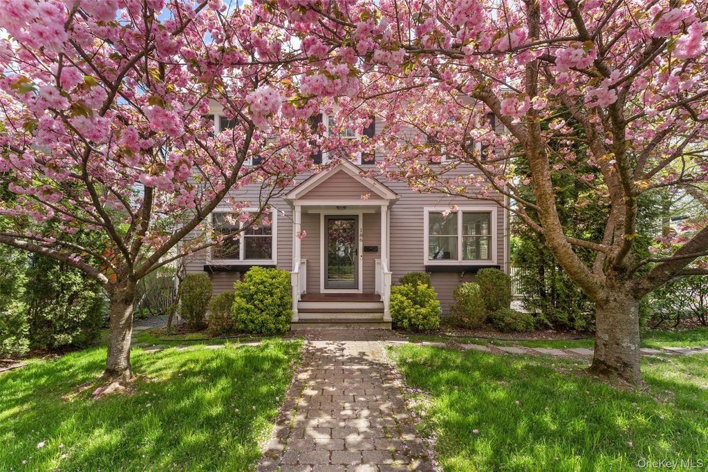 Photo of 186 Murray Avenue, Larchmont, NY 10538 (MLS # 993057)