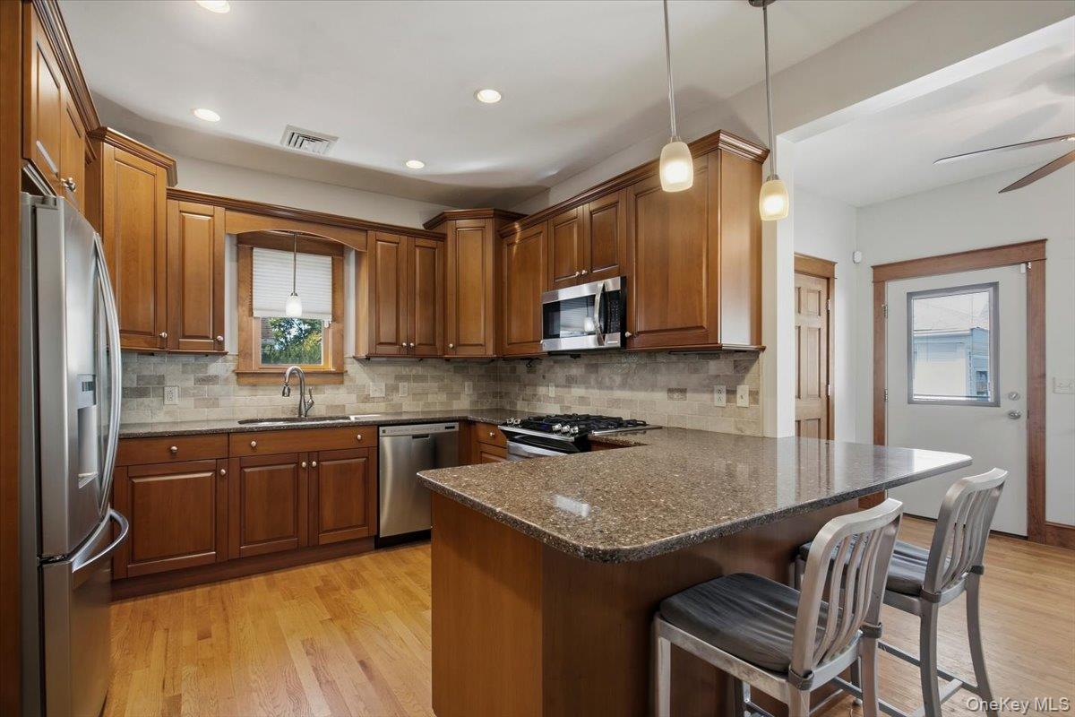 8 E Willow Street