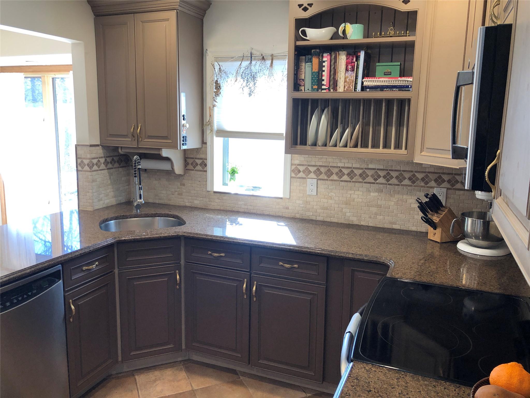 20 Nicole Court, Manorville, New York image 5