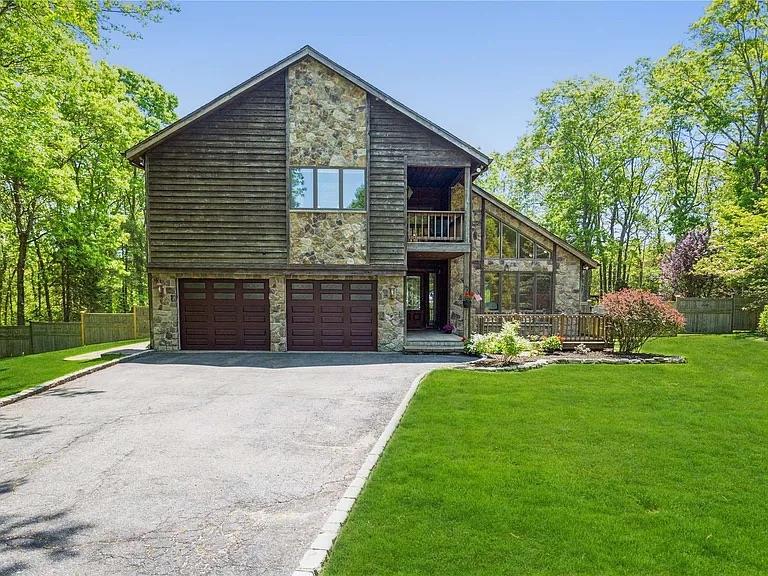 20 Nicole Court, Manorville, New York image 3