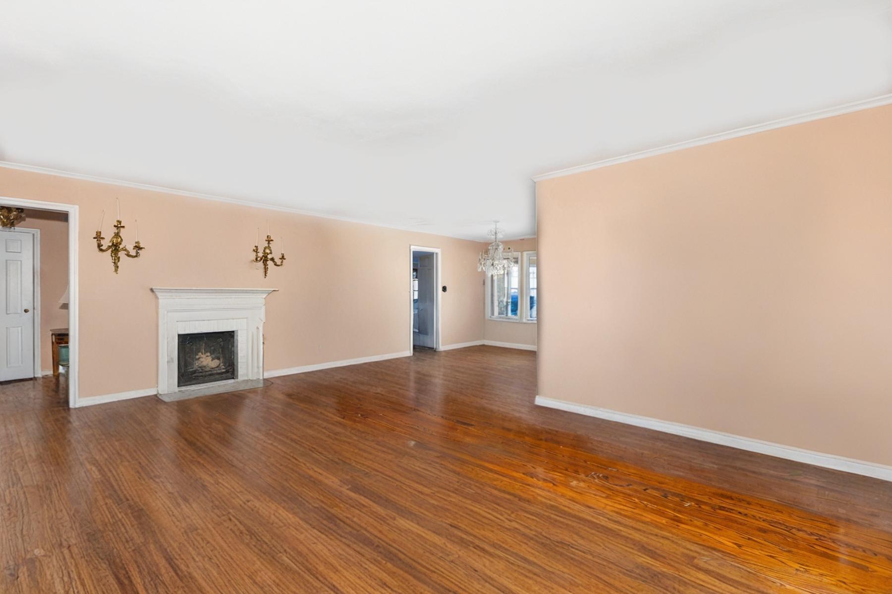 171 Wagstaff Lane, West Islip, New York image 8