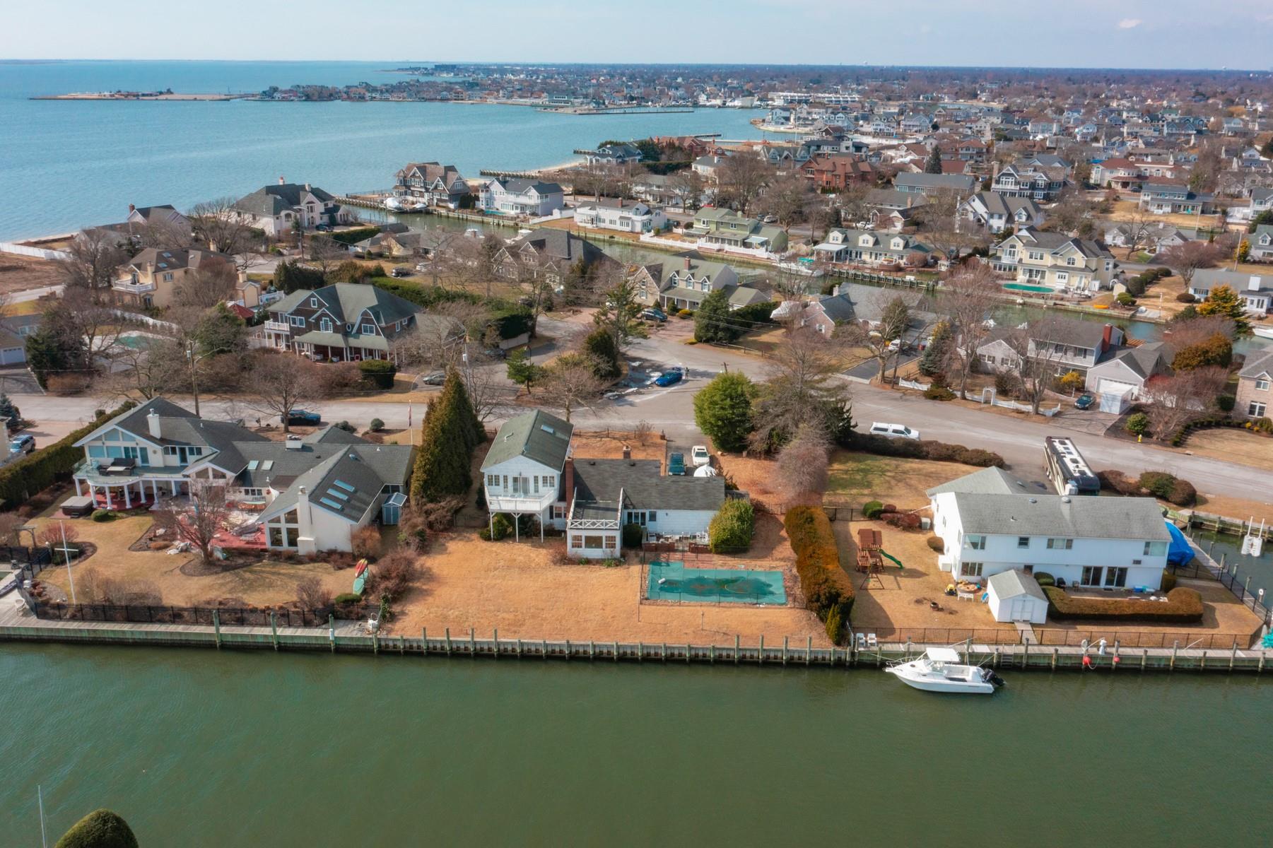171 Wagstaff Lane, West Islip, New York image 2