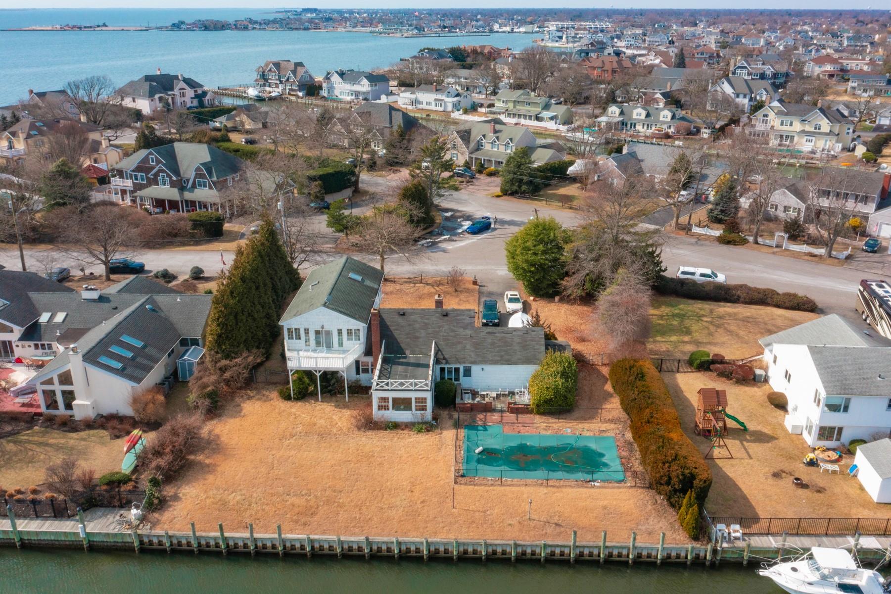 171 Wagstaff Lane, West Islip, New York image 1