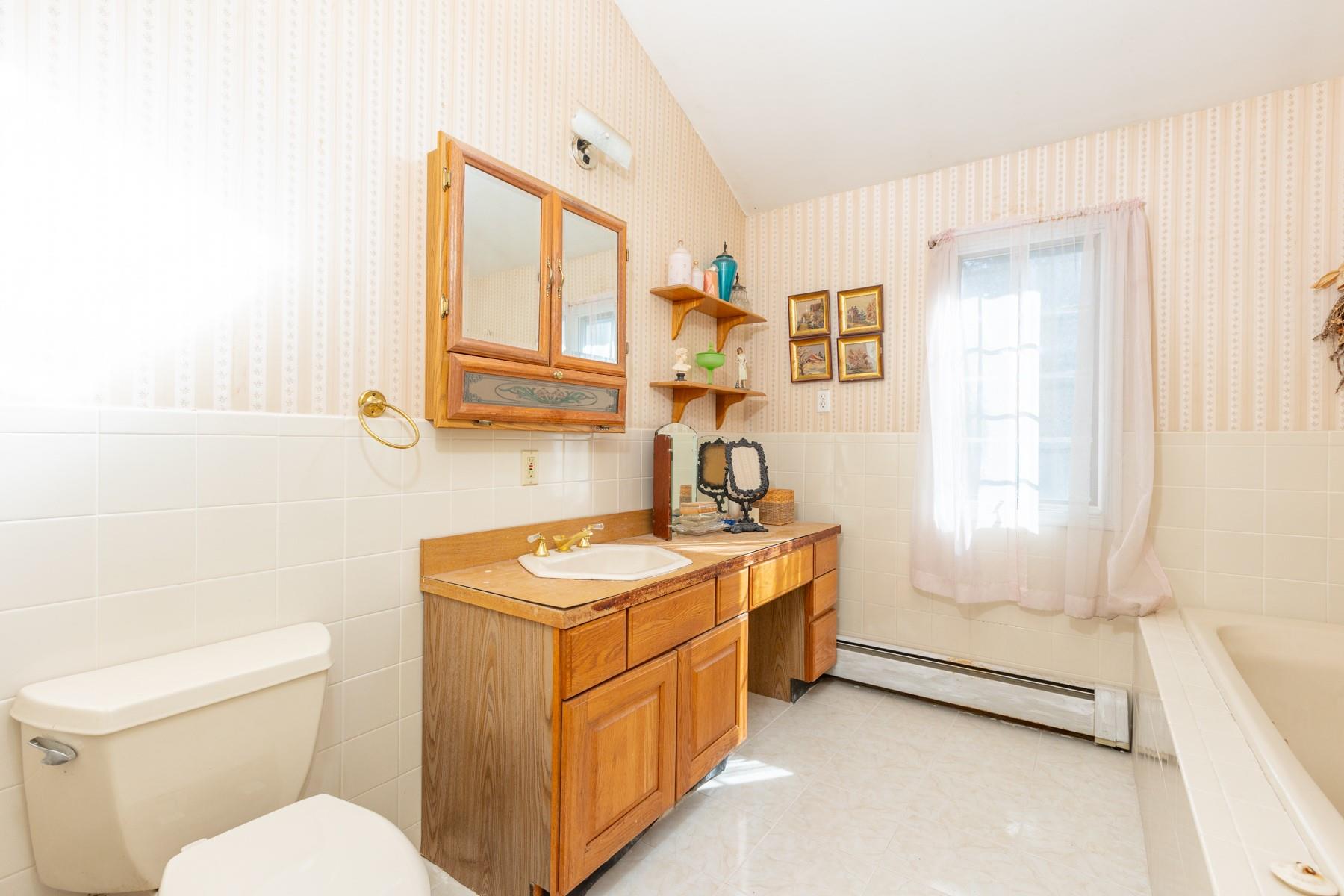 171 Wagstaff Lane, West Islip, New York image 11