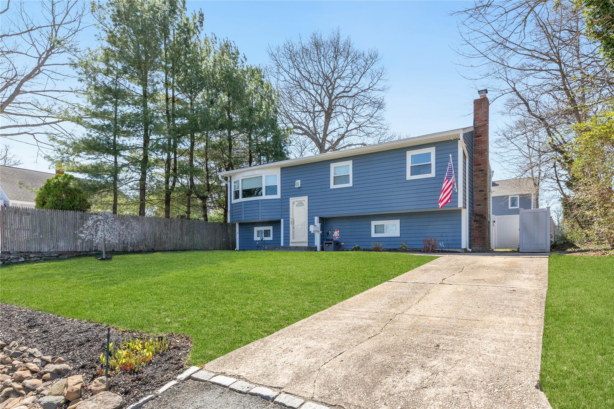 795 Bay Shore Avenue, West Islip, New York image 2