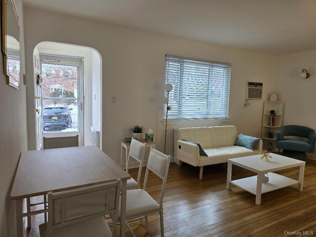 Photo of 7019 261st Street #122E6, Glen Oaks, NY 11004 (MLS # 960465)