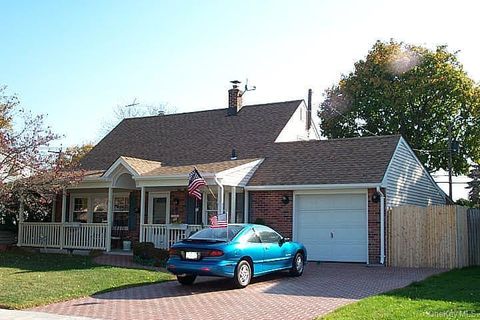 64 Corncrib Lane Levittown NY 11756
