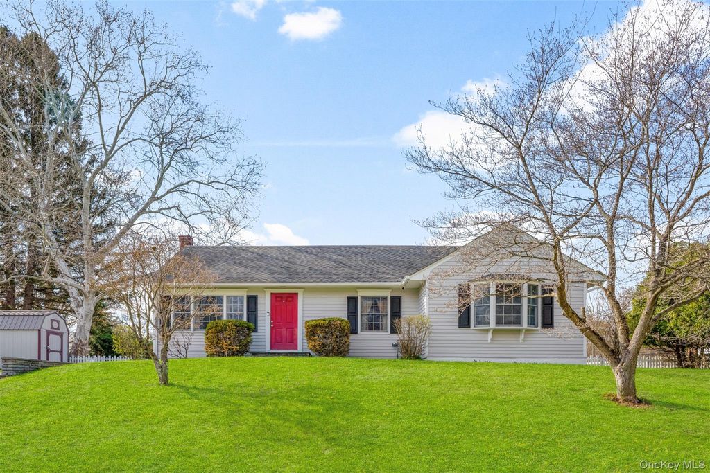 Photo of 11 Gale Drive, Poughkeepsie, NY 12603 (MLS # 988235)