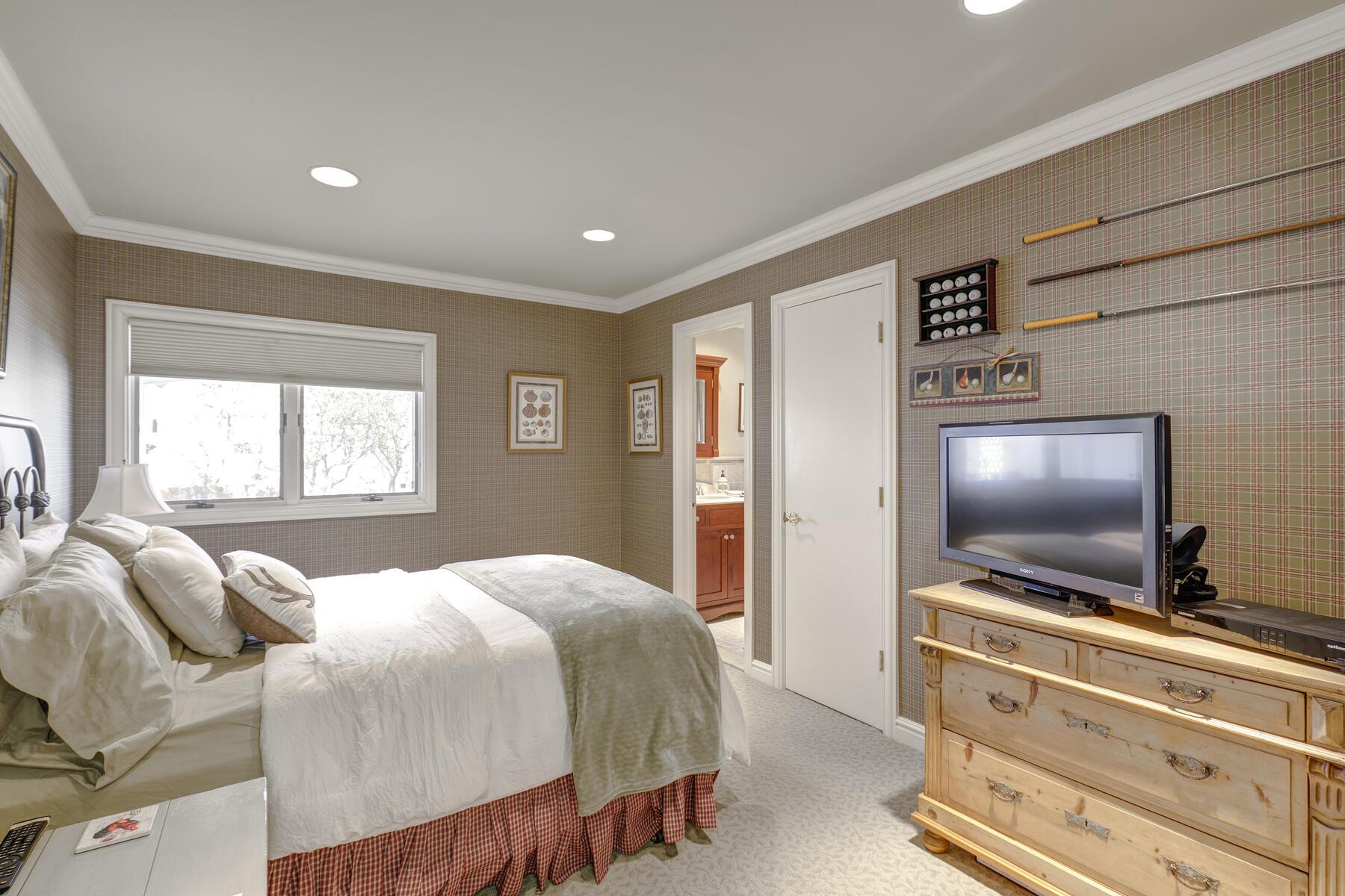 94 Schoolhouse Lane, Roslyn Heights, New York image 20
