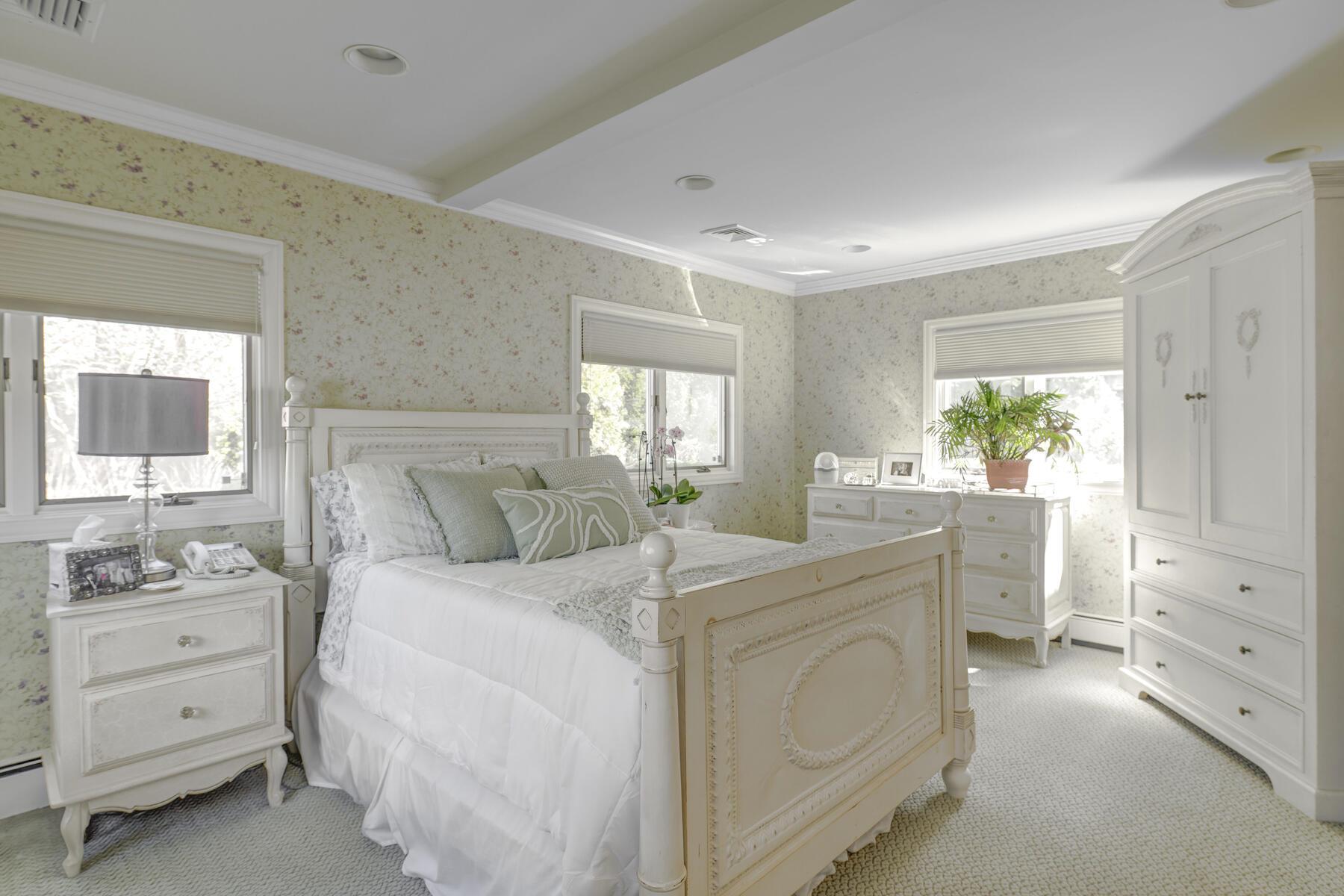 94 Schoolhouse Lane, Roslyn Heights, New York image 18