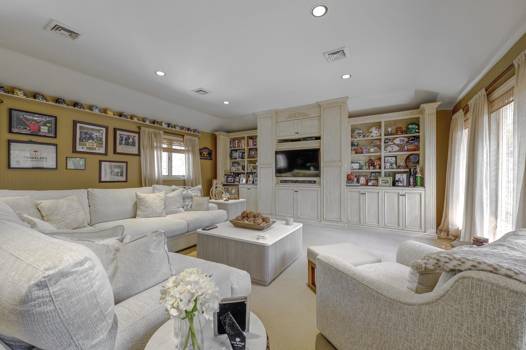 94 Schoolhouse Lane, Roslyn Heights, New York image 13