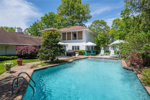 94 Schoolhouse Lane Roslyn Heights NY 11577