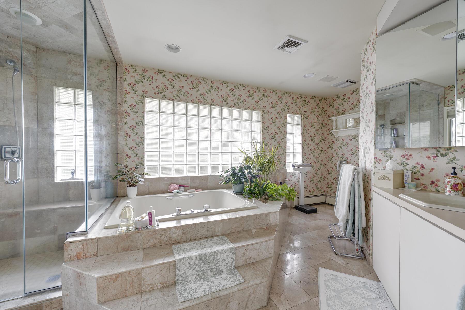 94 Schoolhouse Lane, Roslyn Heights, New York image 17