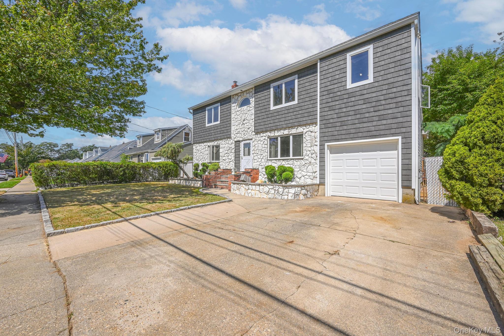 203 N Manhattan Avenue