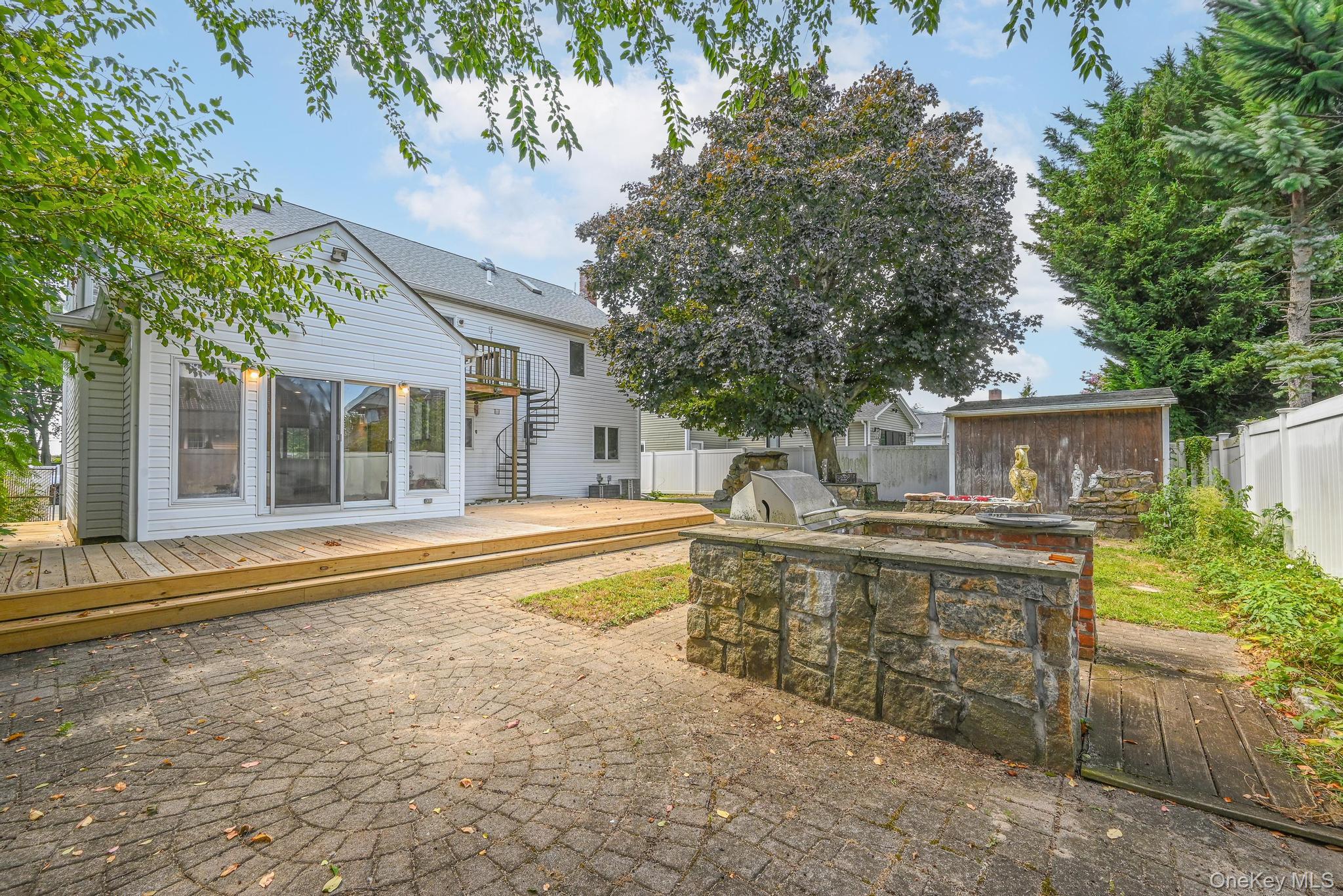 203 N Manhattan Avenue