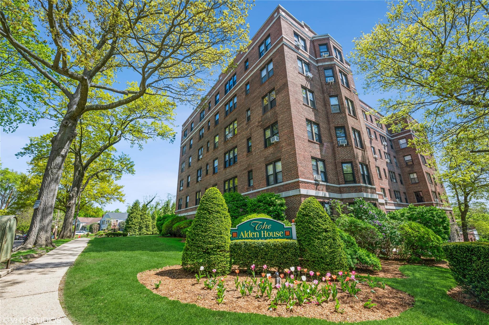 Alden Road 4A, Larchmont, New York - 2 Bedrooms  
1 Bathrooms  
4 Rooms - 
