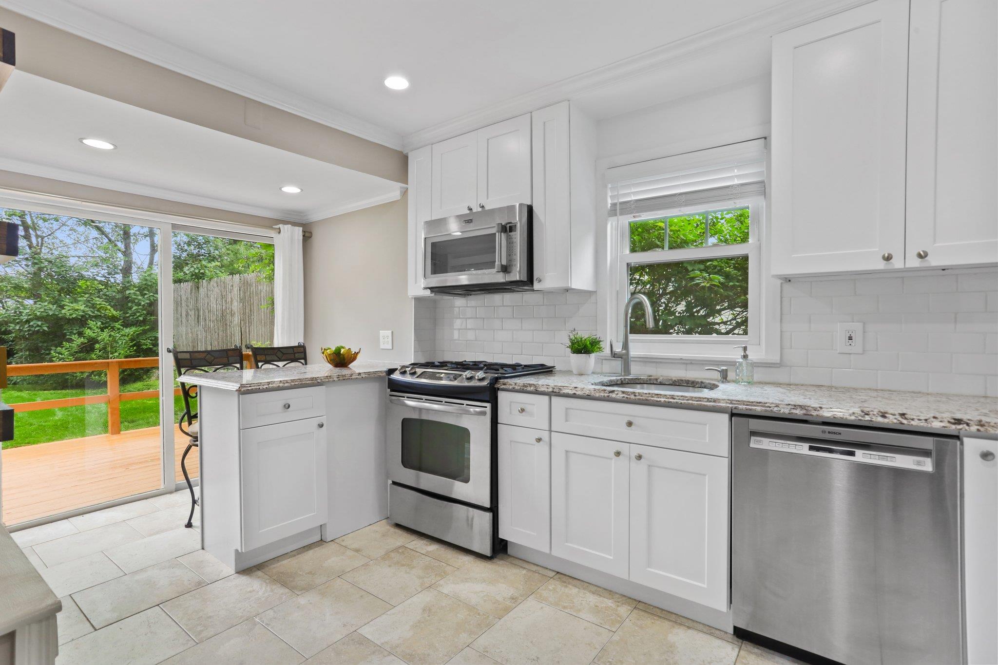 19 Deane Place, Larchmont, New York image 6
