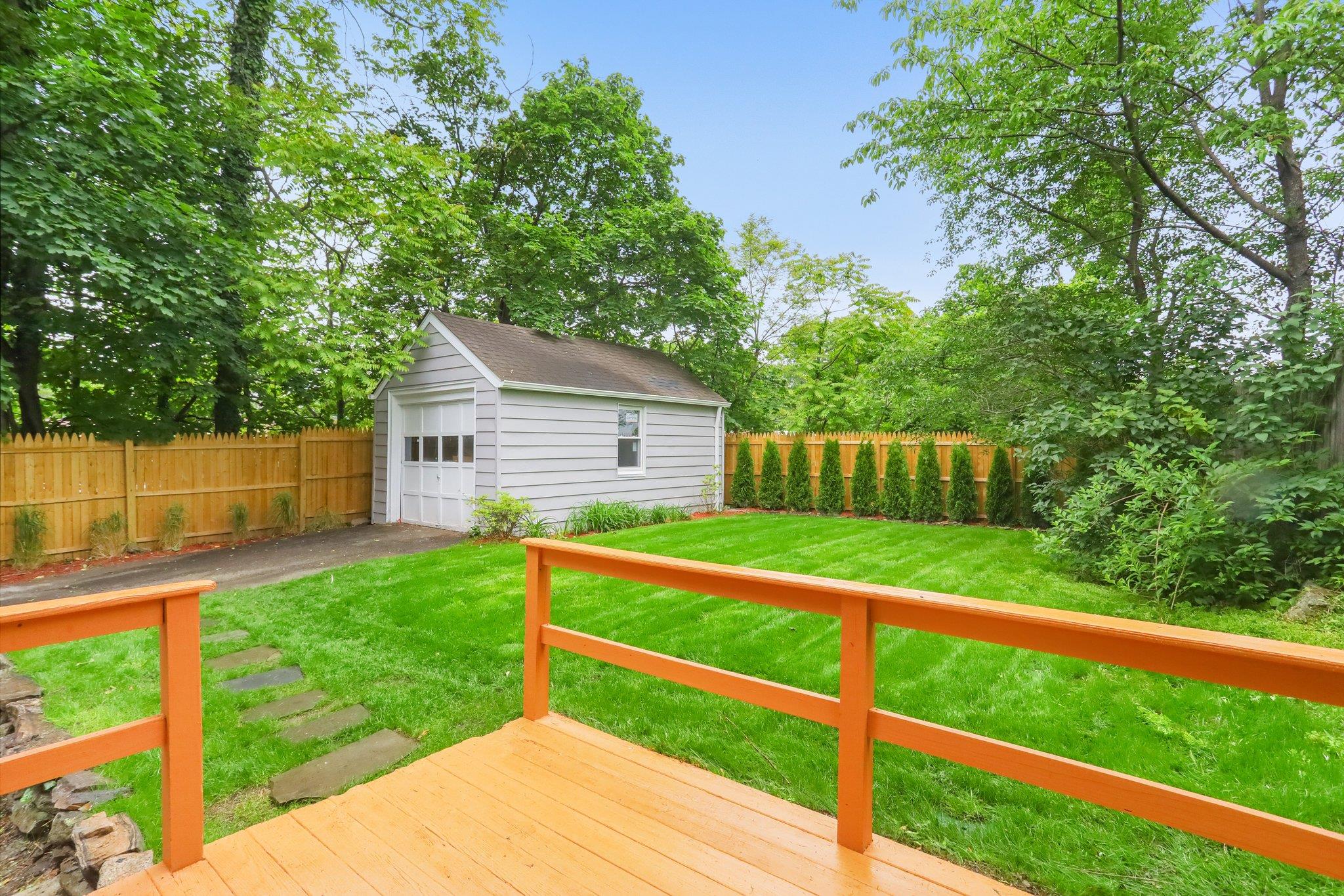19 Deane Place, Larchmont, New York image 18