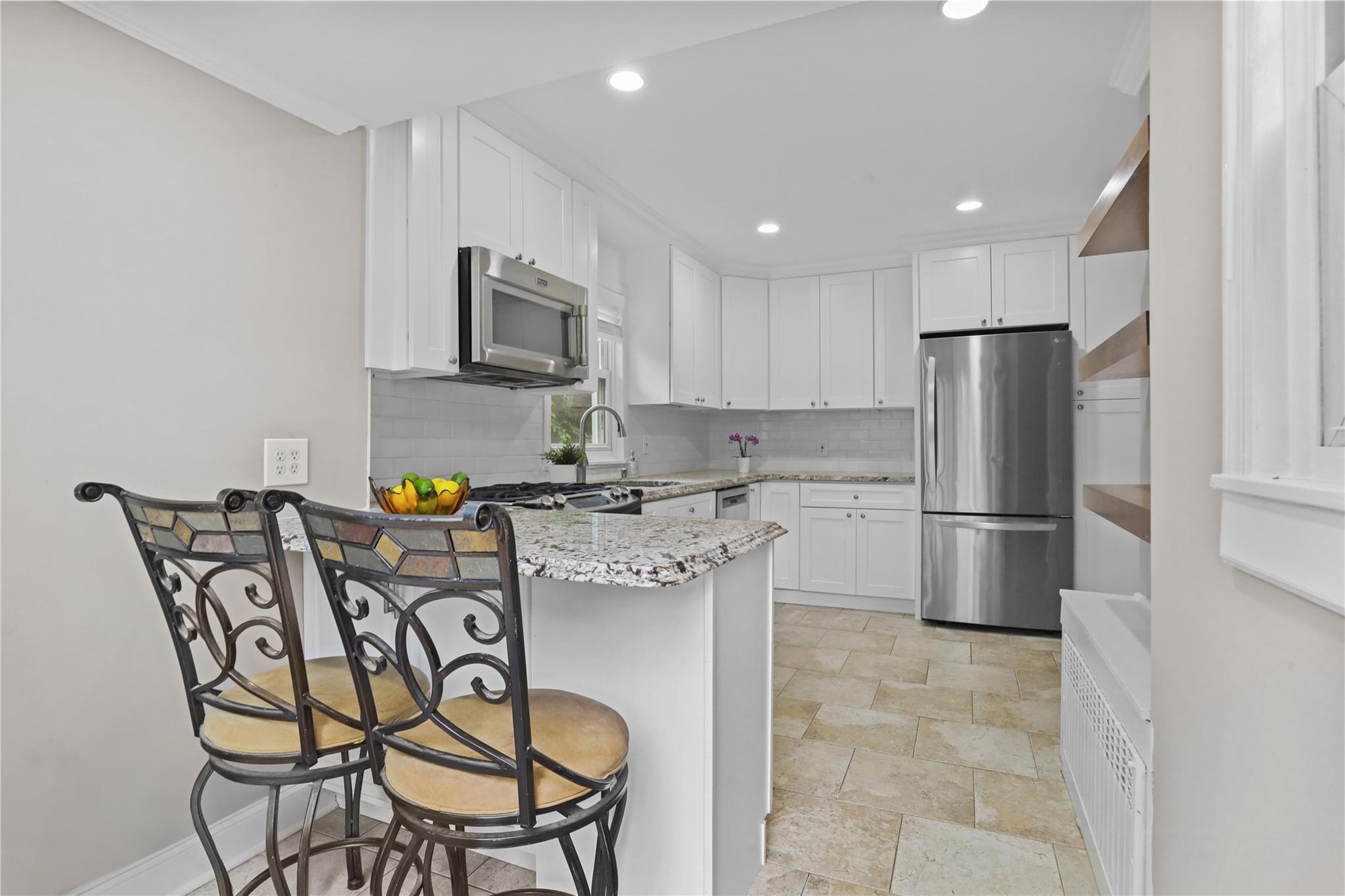 19 Deane Place, Larchmont, New York image 8