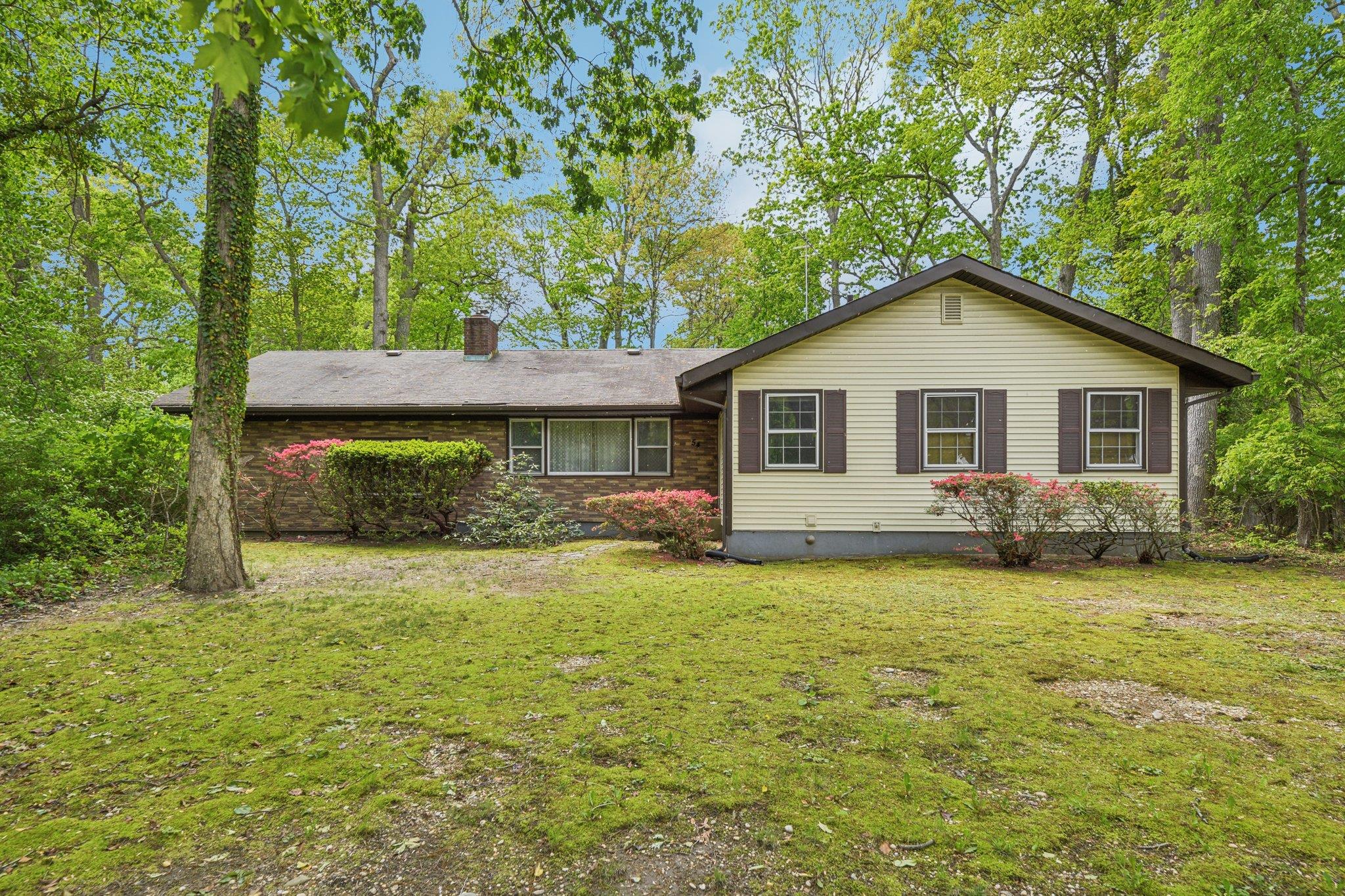 Cedar Street, Stony Brook, Hamptons, NY - 5 Bedrooms  
2 Bathrooms - 