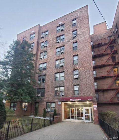 Photo of 33-44 Junction Boulevard Blvd #6X, Jackson Heights, NY 11372 (MLS # 952423)