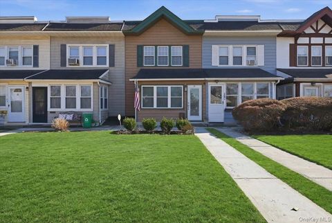 Homes For Sale - 17 Meadow Street<br/> Garden City, NY 11530