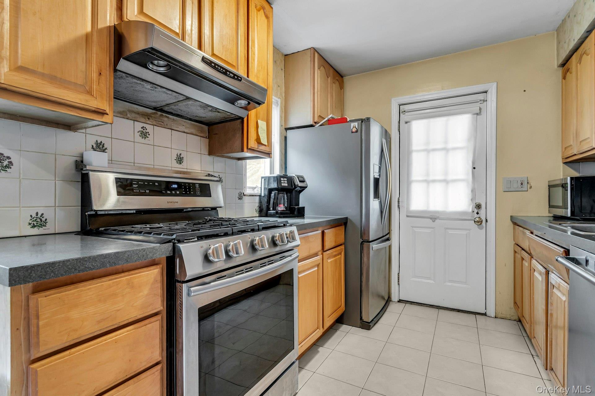 Glen Cove, New York 11542, United States, 4 Bedrooms Bedrooms, ,2 BathroomsBathrooms,Residential,Coming Soon,177484