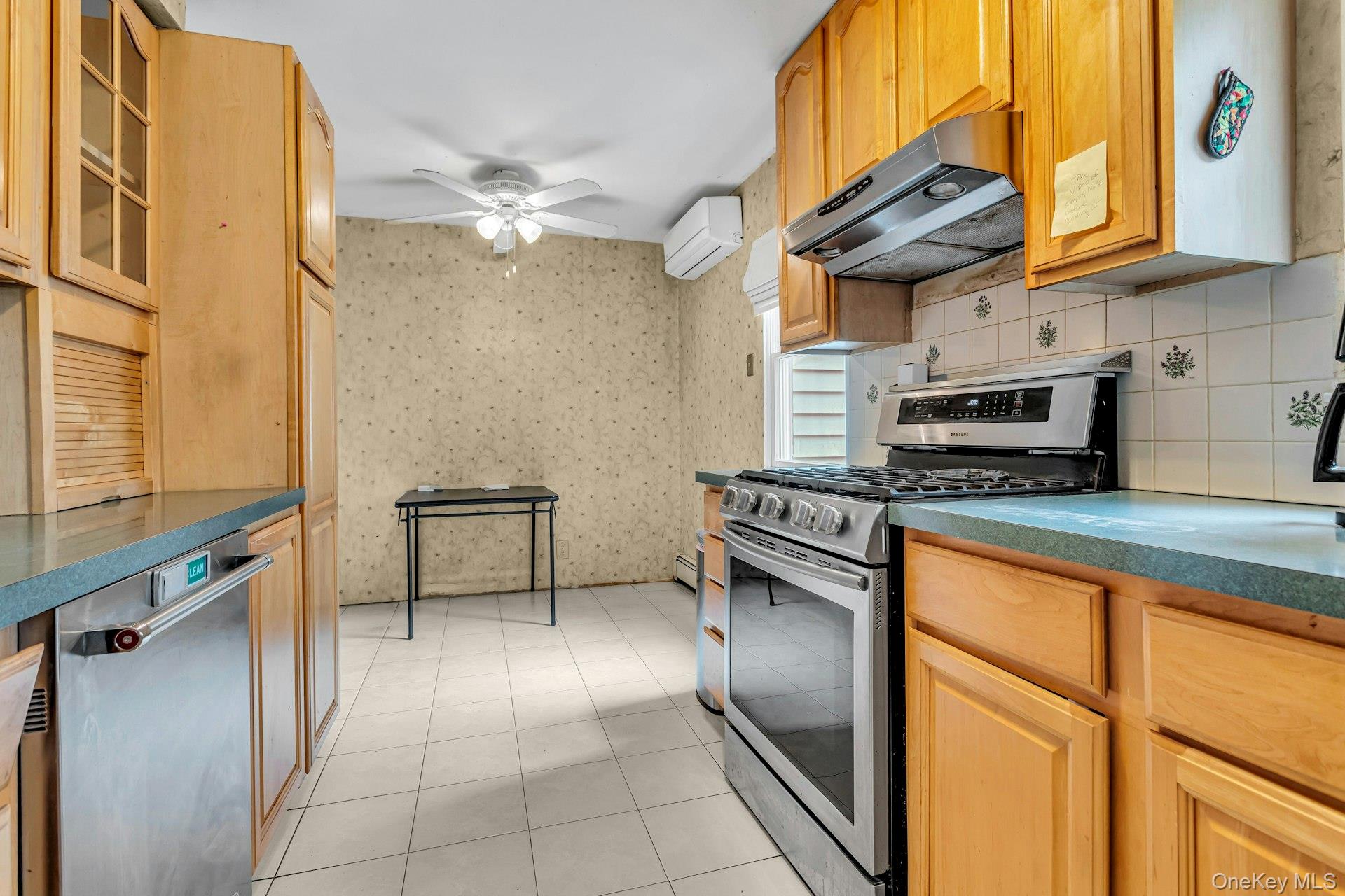 Glen Cove, New York 11542, United States, 4 Bedrooms Bedrooms, ,2 BathroomsBathrooms,Residential,Coming Soon,177484