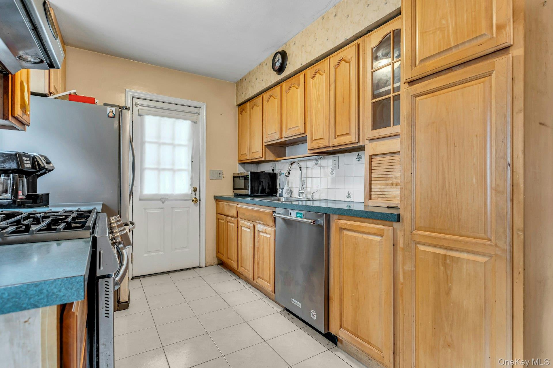 Glen Cove, New York 11542, United States, 4 Bedrooms Bedrooms, ,2 BathroomsBathrooms,Residential,Coming Soon,177484