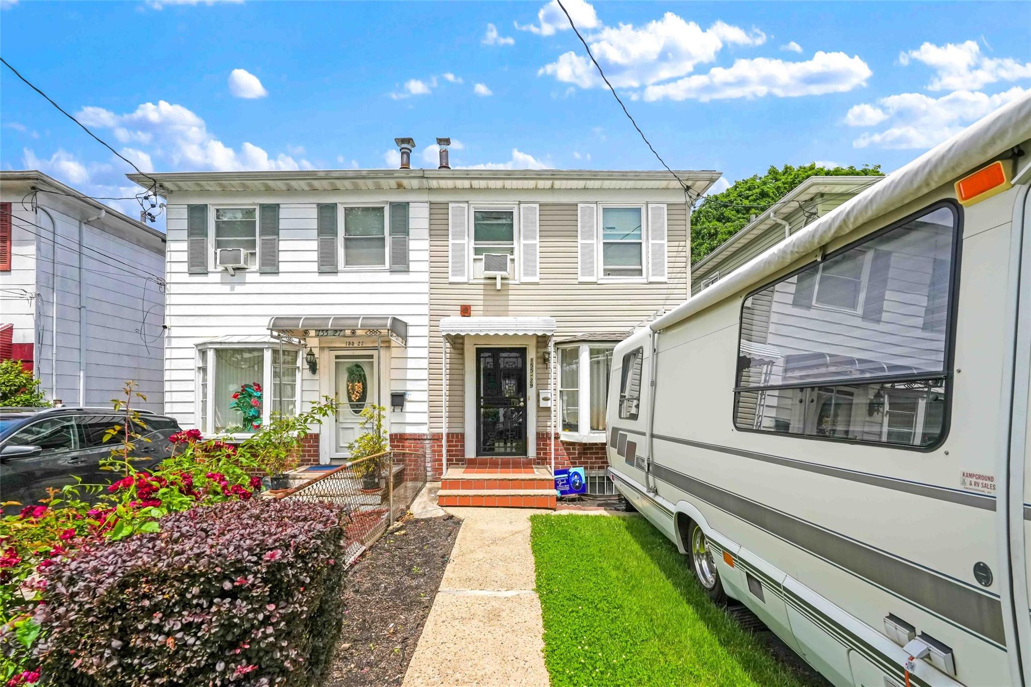 114 Road, Jamaica, Queens, NY - 3 Bedrooms  
2 Bathrooms  
6 Rooms - 