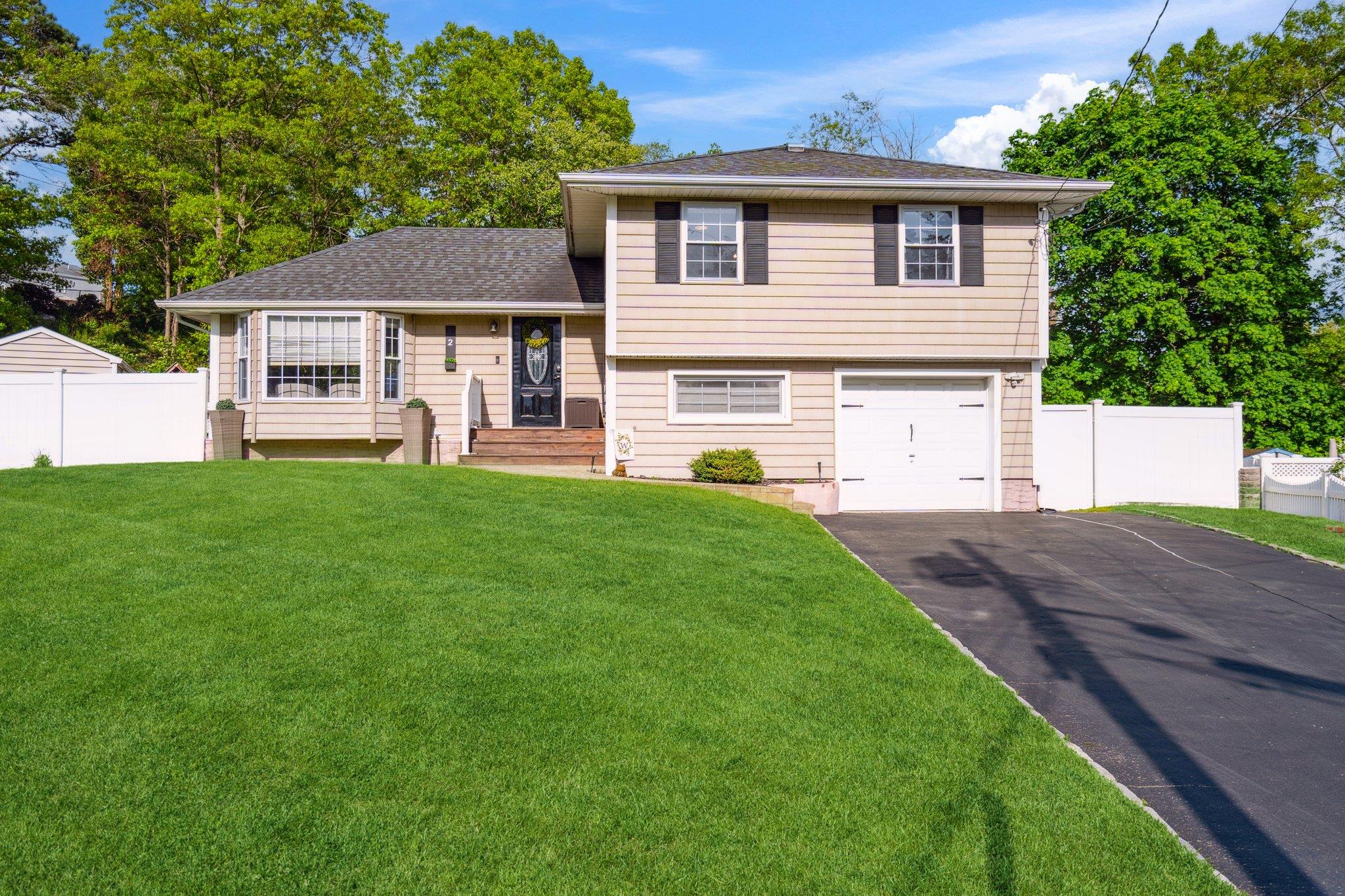 Property for Sale at Cornell Court, Smithtown, Hamptons, NY - Bedrooms: 3 
Bathrooms: 2  - $699,990