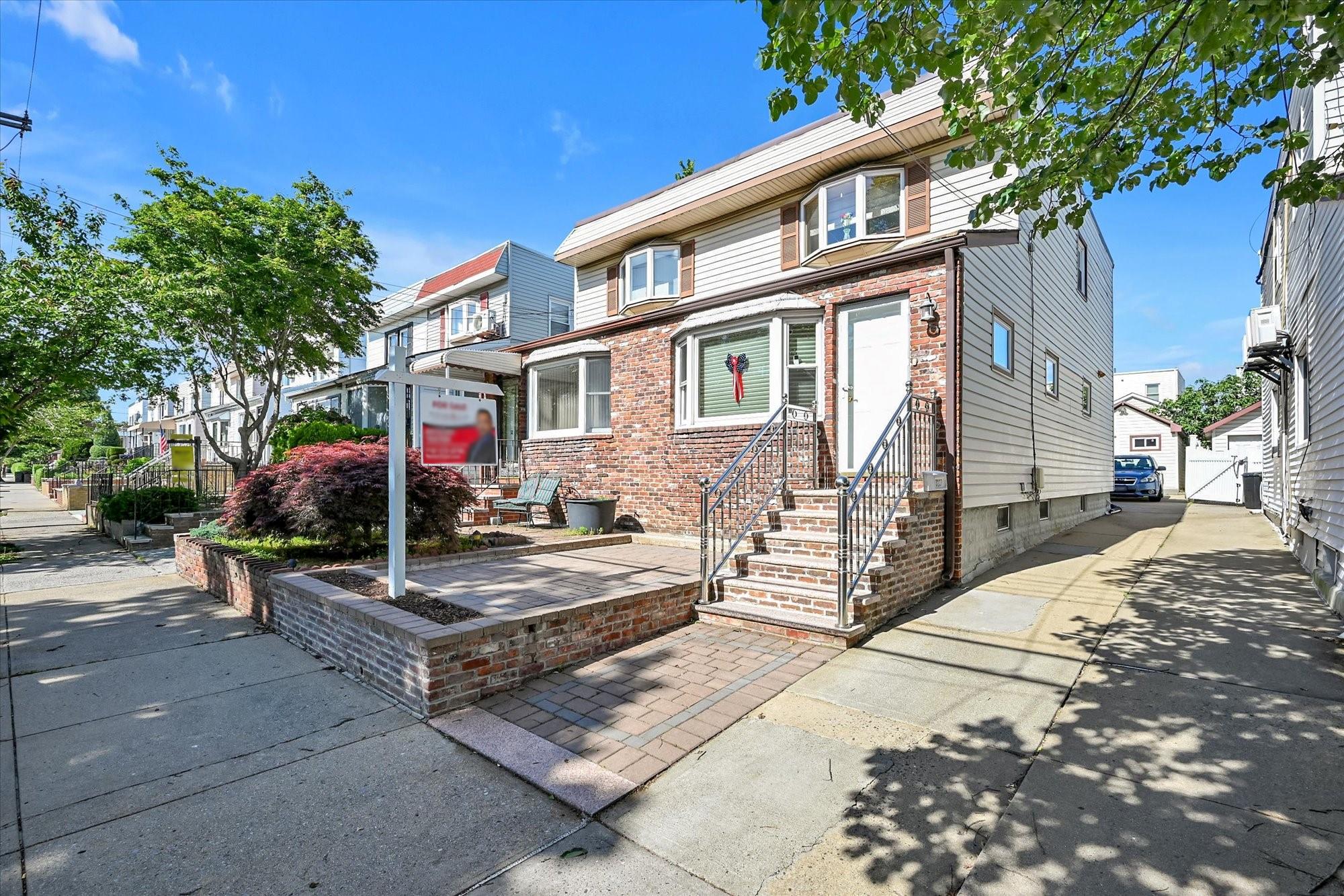 200th Street, Bayside, Queens, NY - 3 Bedrooms  
1 Bathrooms  
8 Rooms - 