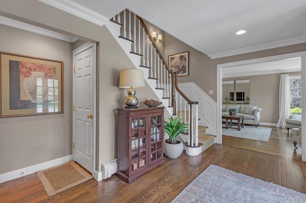 Photo of 7 Shady Meadow Lane, Syosset, NY 11791 (MLS # 982057)