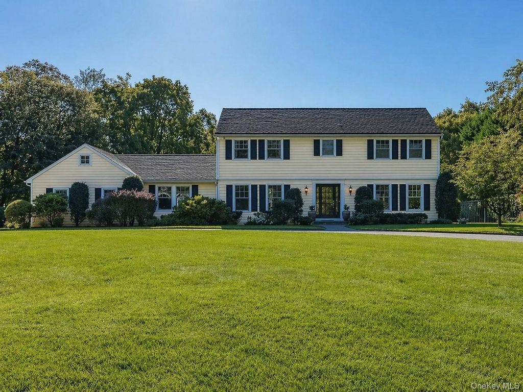 Photo of 7 Shady Meadow Lane, Syosset, NY 11791 (MLS # 982057)