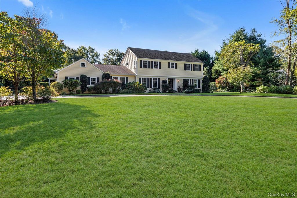 Photo of 7 Shady Meadow Lane, Syosset, NY 11791 (MLS # 982057)