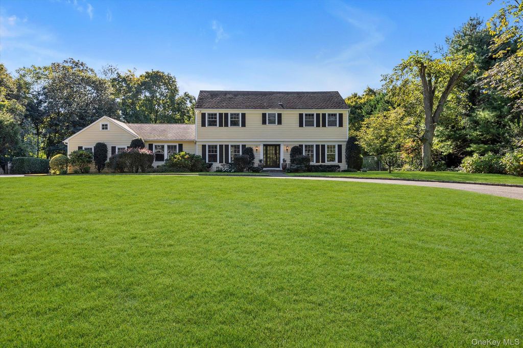 Photo of 7 Shady Meadow Lane, Syosset, NY 11791 (MLS # 982057)