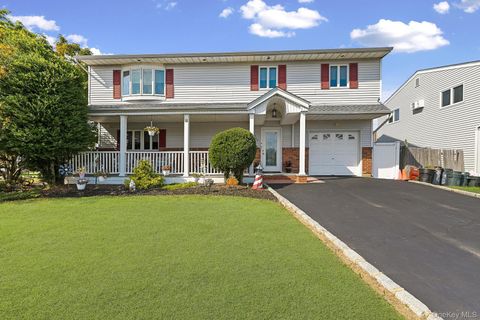 Photo of 769 Bay Place, Lindenhurst, NY 11757 (MLS # 920706)