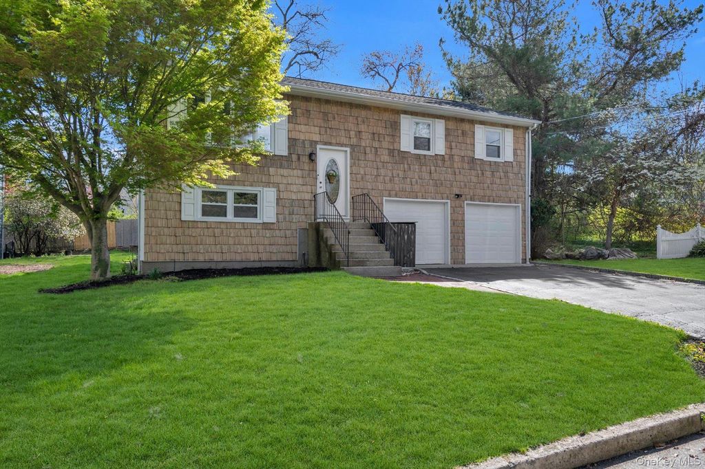 Photo of 77 Magnolia Drive, Kings Park, NY 11754 (MLS # 993078)