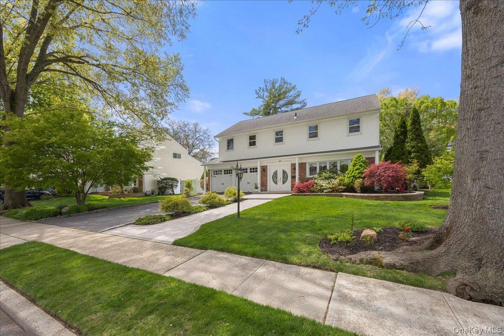 Photo of 8 Marietta Drive, Westbury, NY 11590 (MLS # 995596)