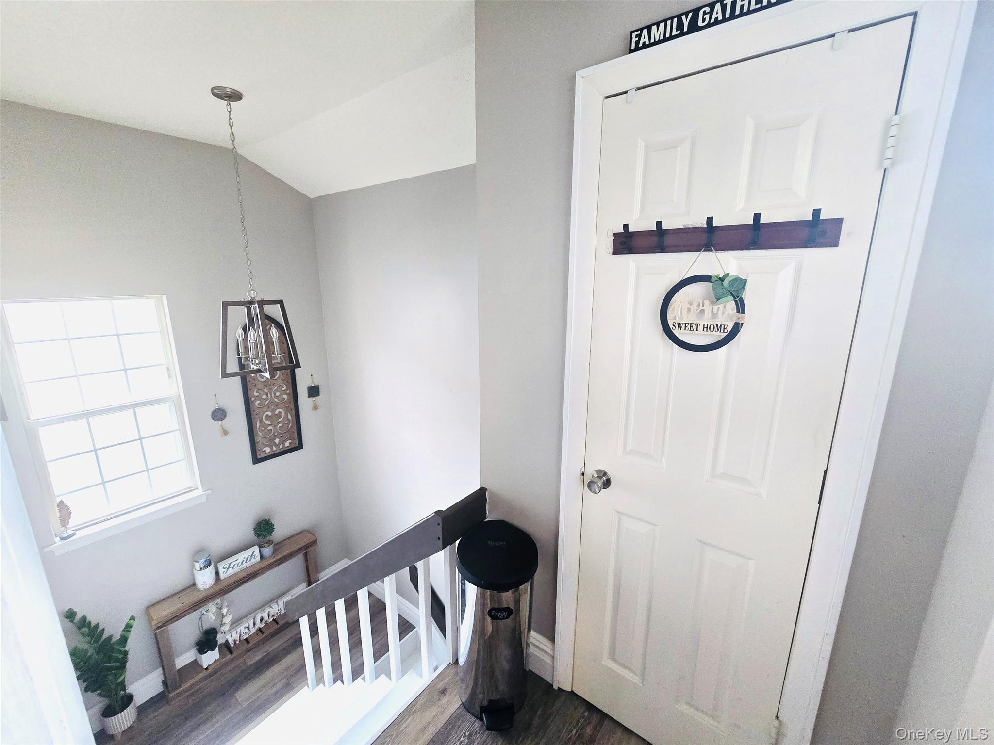 2812 Whispering Hills